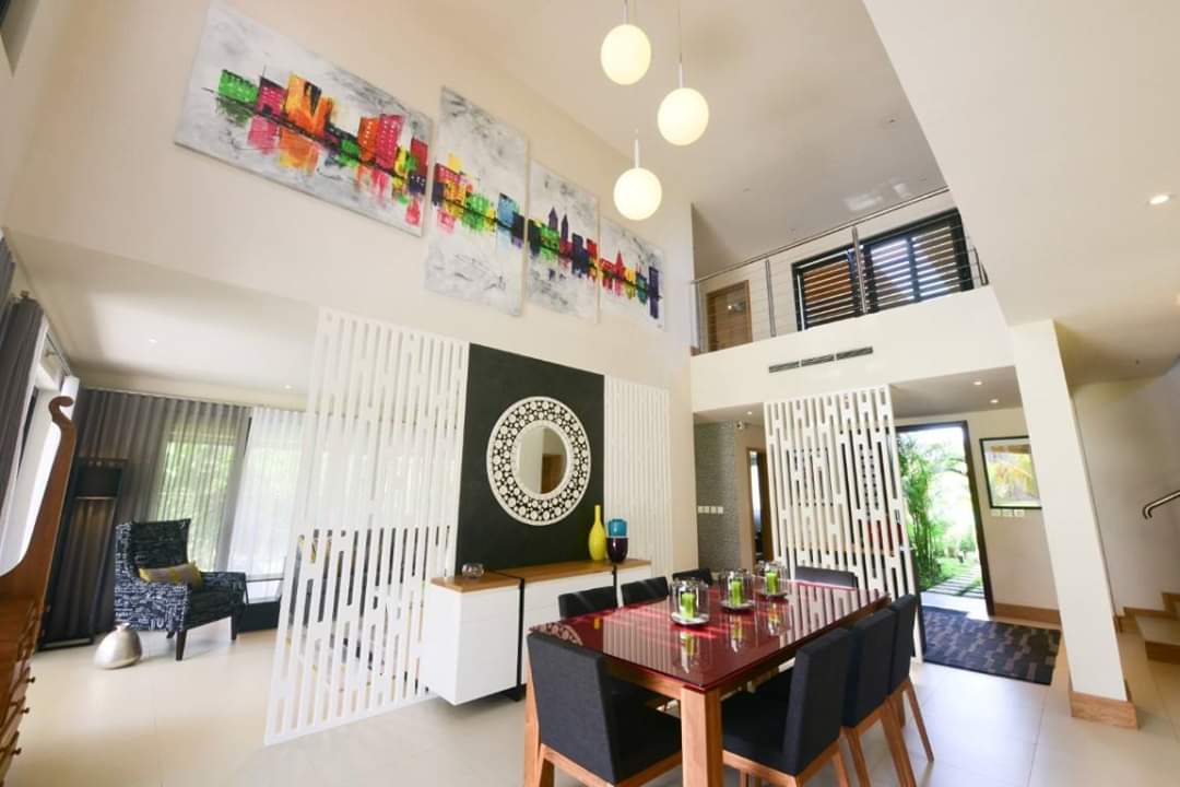 Tableaux et sculptures exposés en Galerie Tamaris